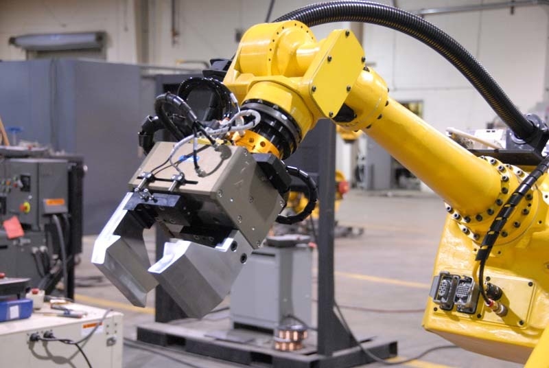Vergleich von Gießen, Blechbearbeitung und Präzisions-CNC-Bearbeitung für kundenspezifische Robotik