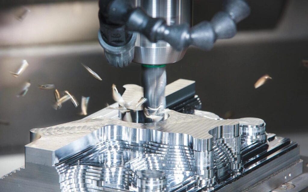 Lavorazione CNC HMLV ottimizzata per ridurre i costi di setup e di ciclo.
