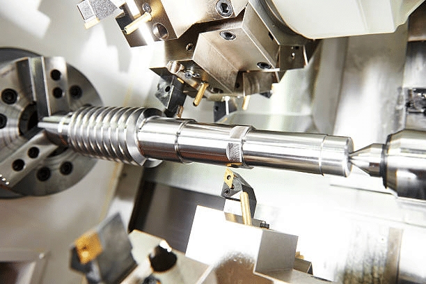 Lavorazioni di tornitura e fresatura CNC di precisione per elementi di fissaggio filettati personalizzati.