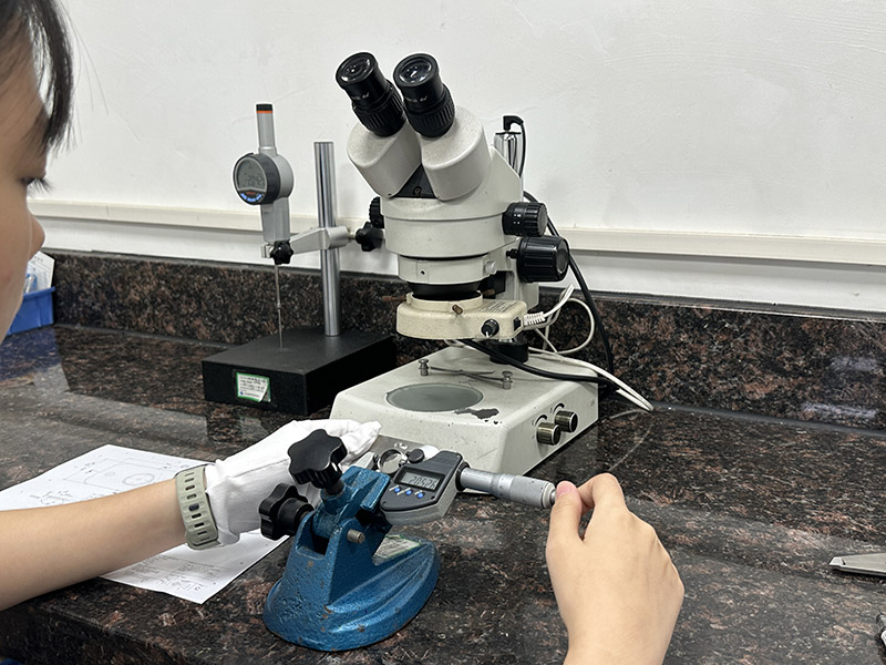 Stereo microscope inspection for surface finish and visual quality checks