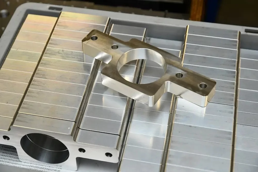 Tight-tolerance aluminum machining for complex geometries and thin walls